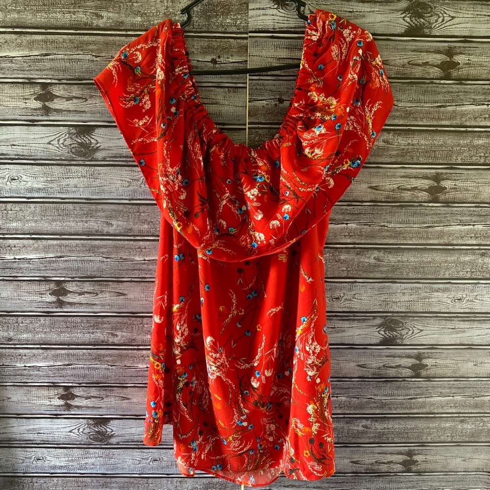 Rose + Olive Women's Short-Sleeved Blouse Size 2X Red Floral Off-Shoulder